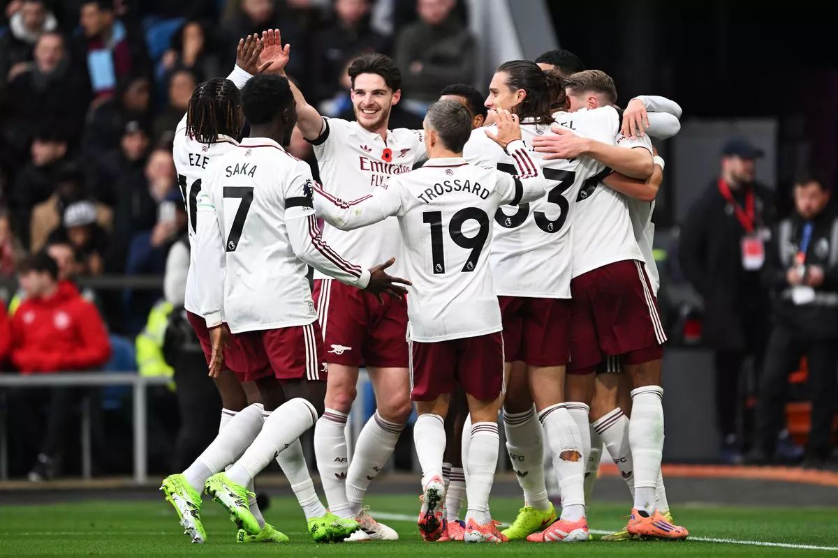 元英国サッカー選手: ブルームーン・レッド・アーミーがチャンピオンシップのスコアラインを引き上げた。ガナーズが優勝するには90点以上が必要だ。