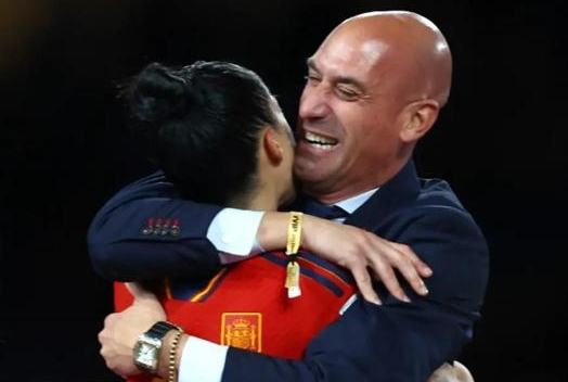 スペインサッカー連盟の元会長、キス事件について語る「謝罪はしない、誰かが意図的に私を狙った」