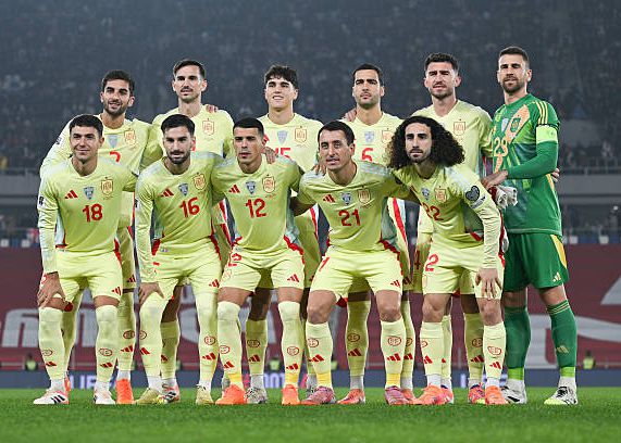 次節の直接対決ではスペインがトゥルキエに7失点以内でワールドカップ出場が決まる。