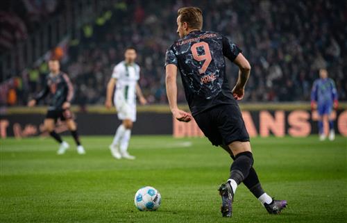 B. メンヒェングラートバッハ vs バイエルン・ミュンヘン