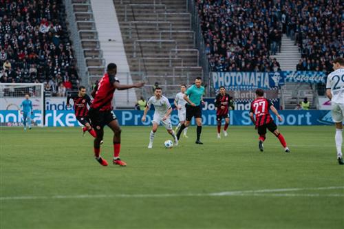 E. アイントラハト・フランクフルト vs VfL ボーフム