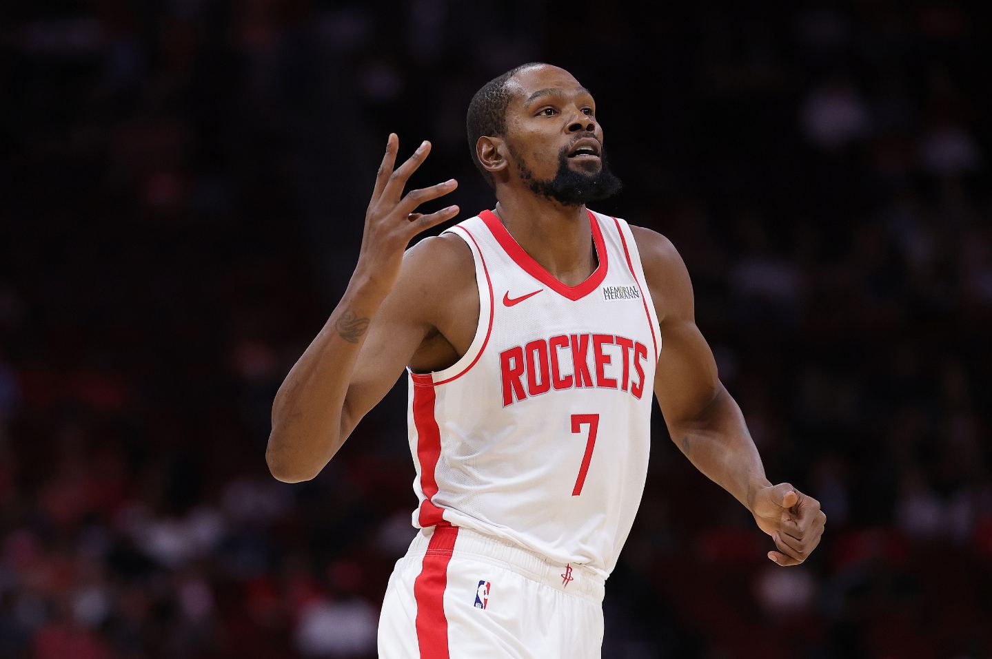 KD: 私たちの利点は大きくなれるか小さくなれるかですが、どのラインナップをいつ使うかはコーチにとってテストです。