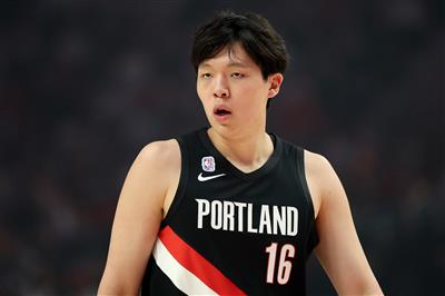ヤン・ハンセン：今日はとてもハードなプレーをした。この２試合でクリンゲンのガードポジションを研究しました。
