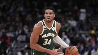 アデトクンボはシーズン最初の2試合でNBA史上初となる60+30+10得点を記録した
