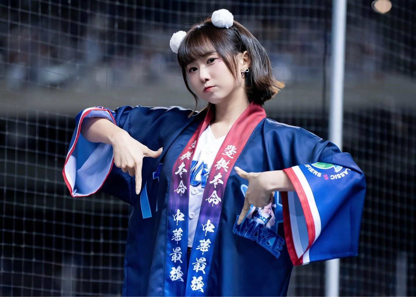 スポーツの女神の一覧: シージ ライオンズのチアリーダー、シュ フェイチーが写真アルバムの売上で業界 1 位に