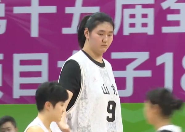 張子宇選手が31得点、10リバウンドを記録し、山東省の全国大会U18女子バスケットボール選手権優勝に貢献した