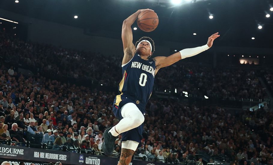 フェルズは1試合で8回のインターセプトを記録し、若手選手のNBA新記録を樹立した。