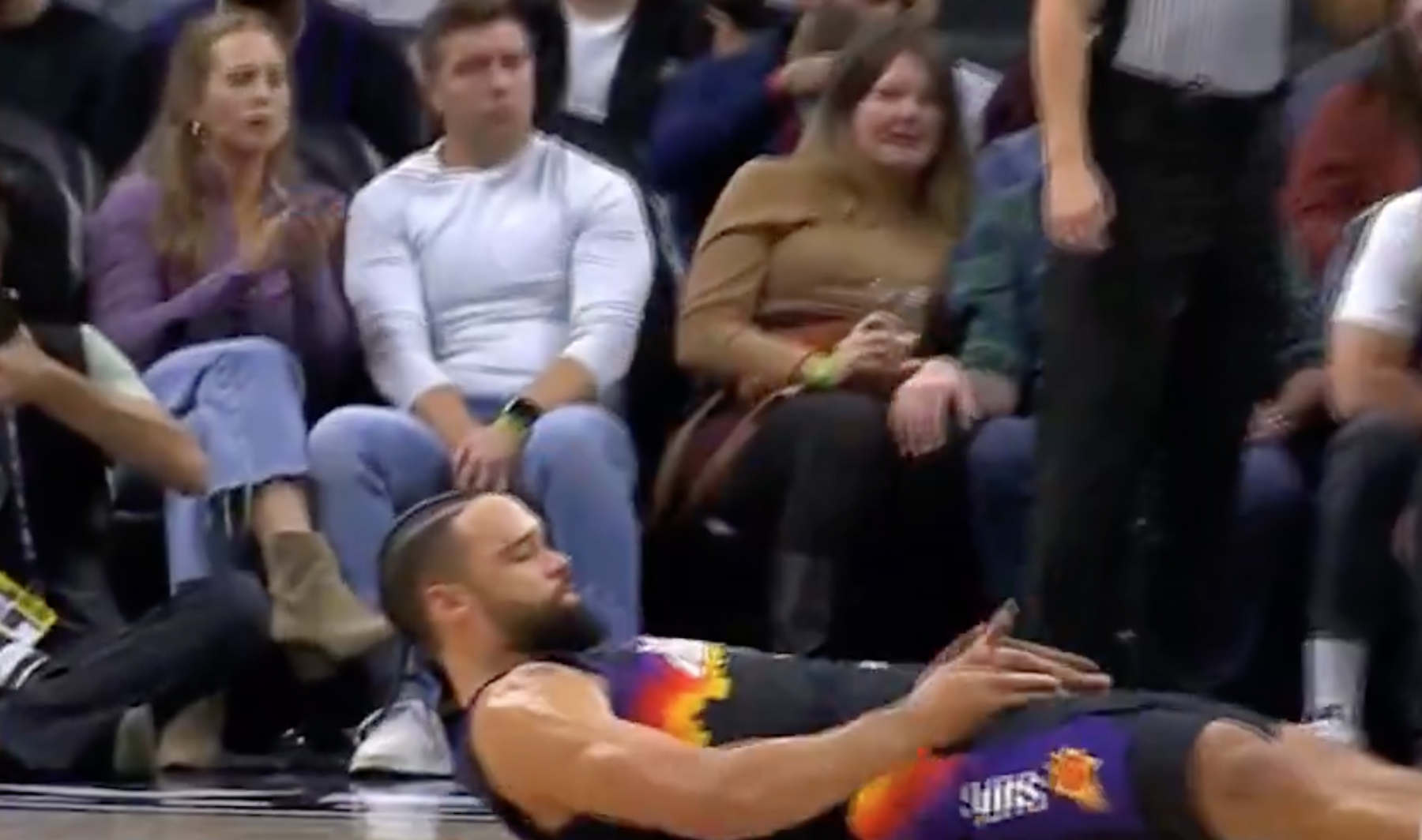 NBA関係者：ディロンはわいせつな祝賀会を行ったとして2万5000ドルの罰金を科せられた